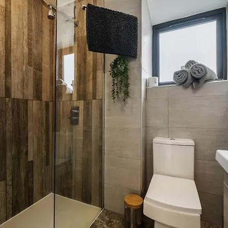 Holiday home Award Winning 5* Beach House! Hot Tub & Fire Pit *