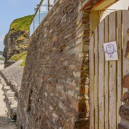 Award Winning 5* Beach House! Hot Tub & Fire Pit * Portreath