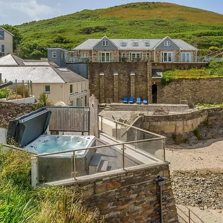 Holiday home Award Winning 5* Beach House! Hot Tub & Fire Pit *