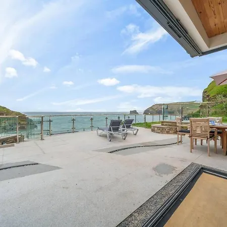 Holiday home Award Winning 5* Beach House! Hot Tub & Fire Pit Portreath