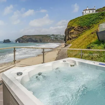 Award Winning 5* Beach House! Hot Tub & Fire Pit * Portreath