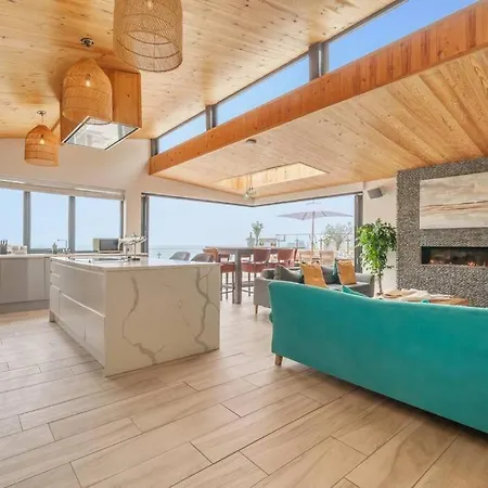 Award Winning 5* Beach House! Hot Tub & Fire Pit Portreath