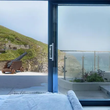 Award Winning 5* Beach House! Hot Tub & Fire Pit
