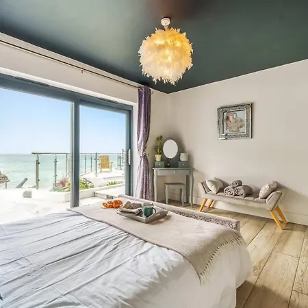Award Winning 5* Beach House! Hot Tub & Fire Pit *