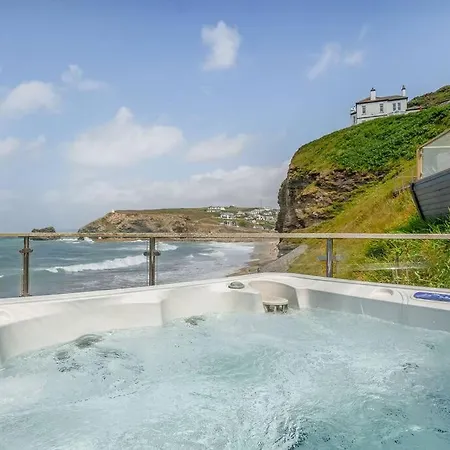 Award Winning 5* Beach House! Hot Tub & Fire Pit * Portreath