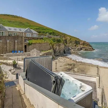 Award Winning 5* Beach House! Hot Tub & Fire Pit * Portreath