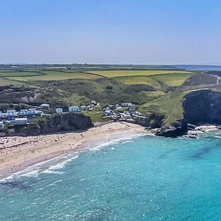 Award Winning 5* Beach House! Hot Tub & Fire Pit Holiday home Portreath