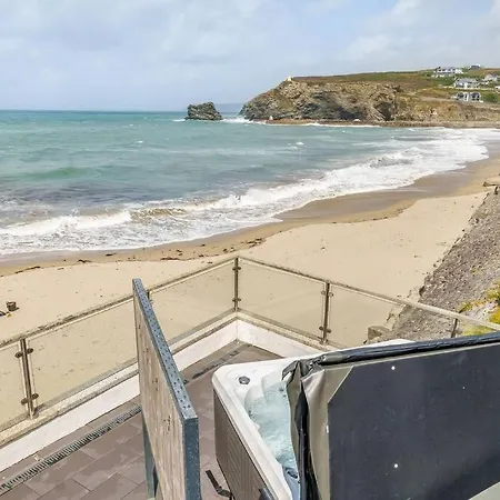 Award Winning 5* Beach House! Hot Tub & Fire Pit Holiday home *