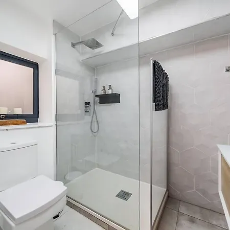 Award Winning 5* Beach House! Hot Tub & Fire Pit *