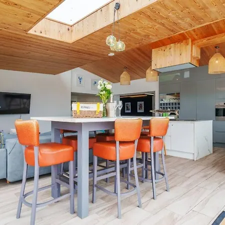 Holiday home Award Winning 5* Beach House! Hot Tub & Fire Pit *