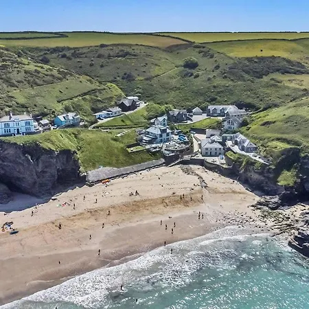 Award Winning 5* Beach House! Hot Tub & Fire Pit * Portreath