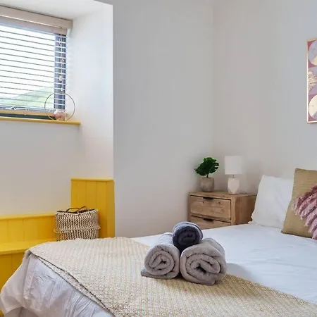 Award Winning 5* Beach House! Hot Tub & Fire Pit * Portreath