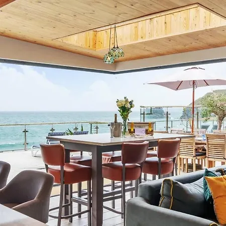 Award Winning 5* Beach House! Hot Tub & Fire Pit Holiday home