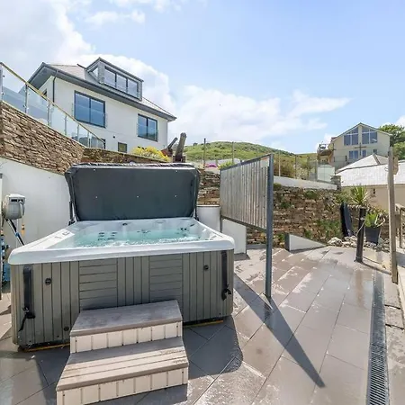 Award Winning 5* Beach House! Hot Tub & Fire Pit *